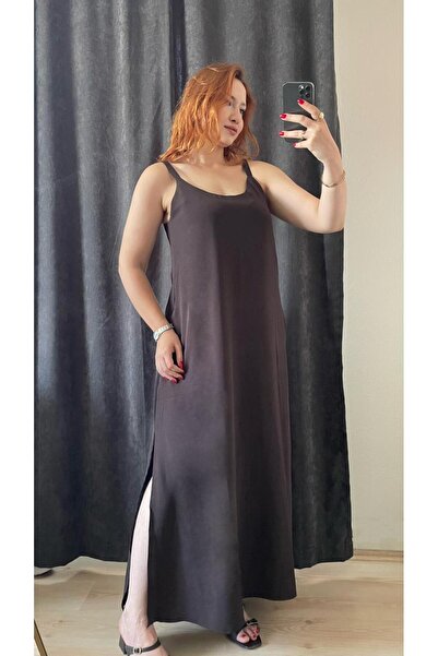 Tumtum Wear فستان أيروبين بتفاصيل شقوق وتفاصيل معلقة