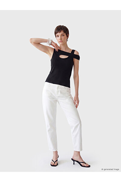 LC Waikiki TexX Store Kalitesi Asimetrik Yaka Pencere Detaylı Bluz