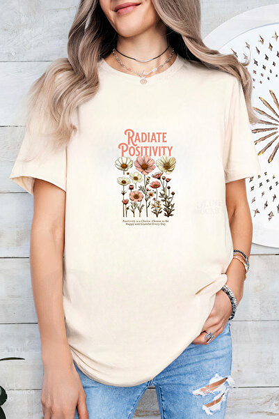Sarah's Boutique Women's T-shirt – 100% cotton – Radiate Daisies