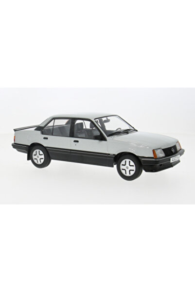 MCG Модел на автомобил Opel Ascona C 1981 1:18