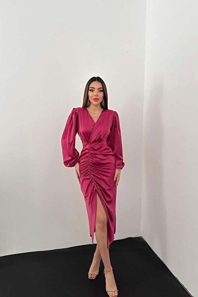 Caddebostan Moda فستان ميدي من الساتان بفتحة رقبة على شكل حرف V وأكمام طويلة ...