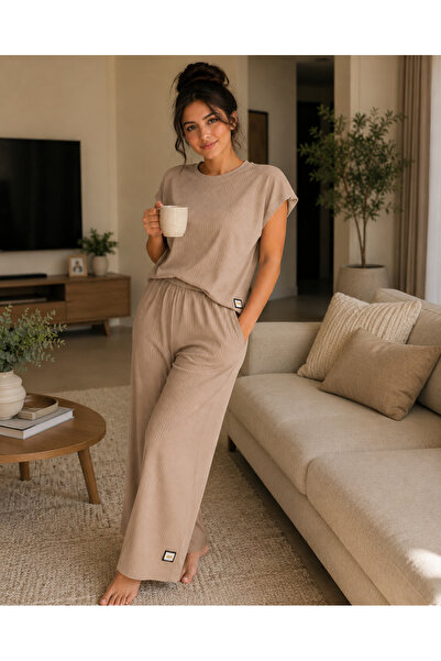 1way Set of Loose Short-Sleeved T-Shirt and Comfortable Elastic Waistband Pan...
