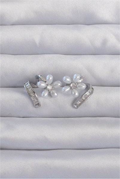 Butik Brass Silver Color Zircon Cubic Zirconia Curved Pearl Flower Earrings