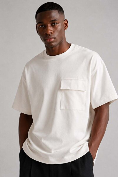 BARRELS AND OIL Men's Square Pocket Detailed Crew Neck T-Shirt - White