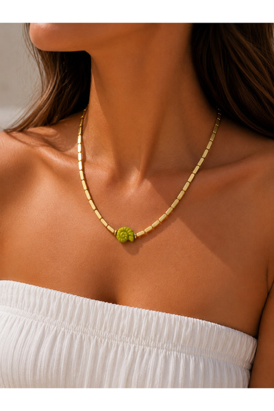 Girift Vintage Emery Green Snail Figured Gold Necklace