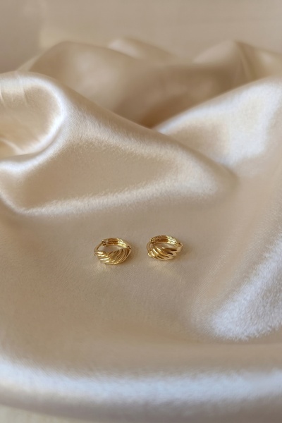 Vibalis Gold Dalga Desenli Minimal Xuping Halka Kadın Küpe