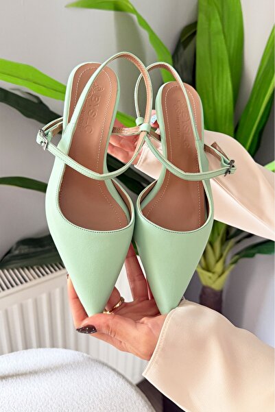 Blacktavern Half Egg-Shaped Short Heel 4 cm Heel Height Modern Style Shoes. W...
