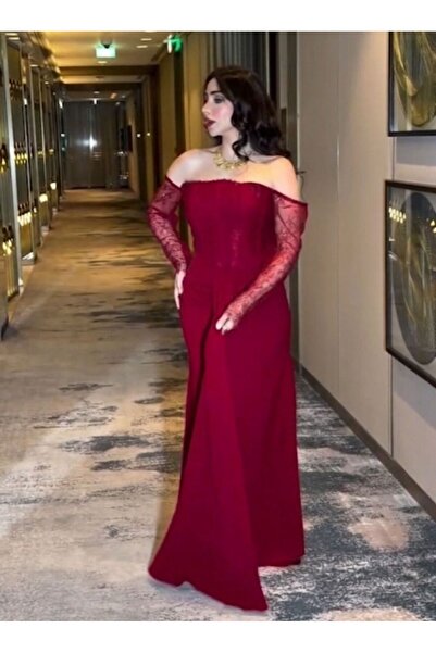NALA FASHION The Red Evening Gown Features an Off-The-Shoulder Design That Hi...