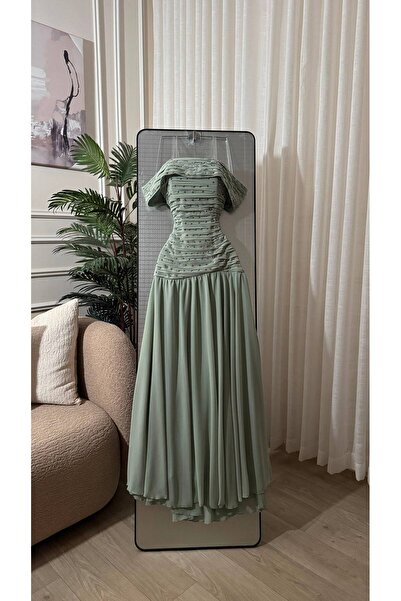 Dubai A Sage Green Evening Gown That Combines Elegance and Femininity.