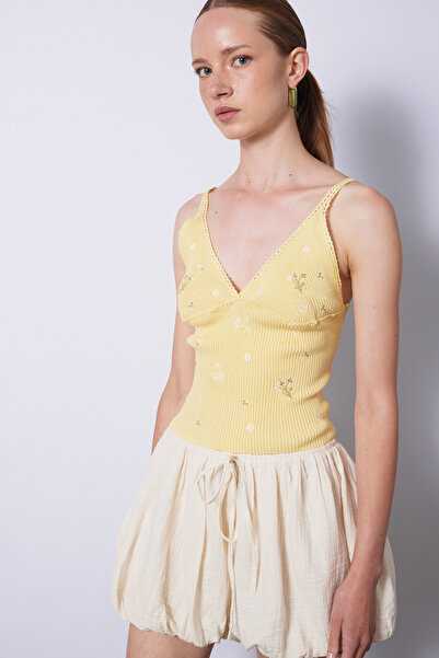 Nisan Flower Embroidered Lace Tricot Tank Top Yellow