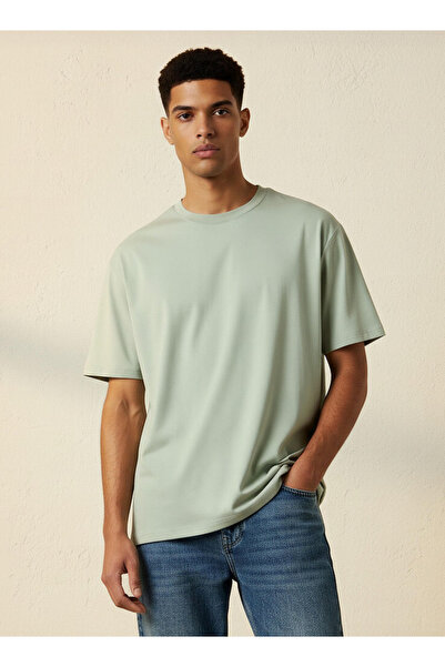 FAV Men Relaxed Fit Crew Neck Short Sleeves T-shirt