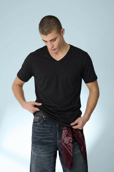 DAMGA JEANS Ανδρικό μπλουζάκι σε ίσια γραμμή, μαύρο, με λαιμόκοψη V