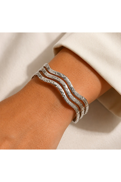 FM 💎   Premium Silver Color Shiny and Stylish Water Wave Model Cuff Design 3...