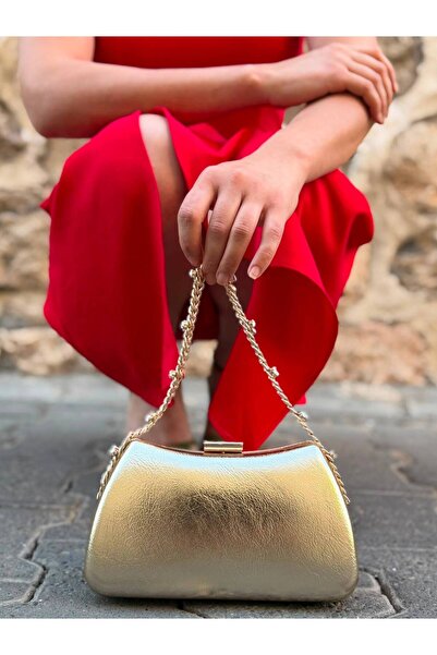 she poly حقيبة سهرة نسائية من الجلد الذهبي