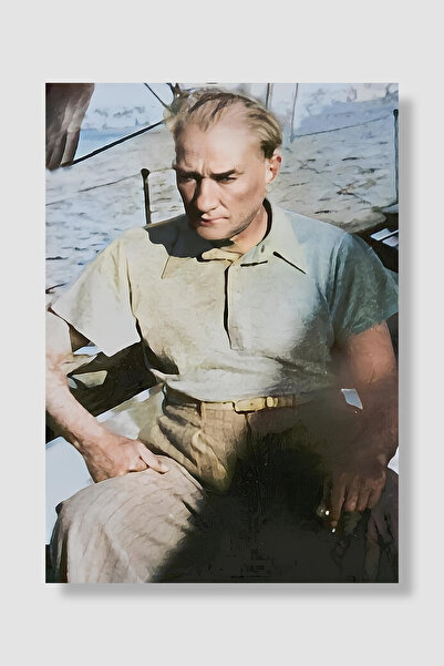 Luna Marissa Ataturk poster na plaži u ležernoj odeći, obojena fotografija, p...