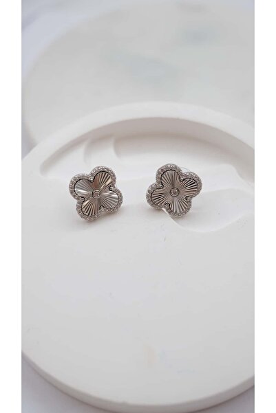 Jerie Laser cut clover earrings