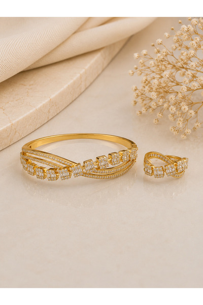 Generic Bracelet with Ring, Gold Color