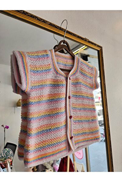 El Örgüsü Renkli Bebek Yeleği – Beyaz, Mavi, Sarı ve Pembe