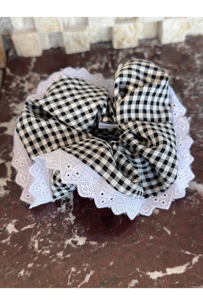 OIA Atelier Black and White Gingham White Scallop Edge Scrunchie