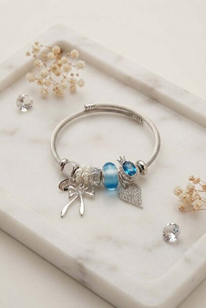 Inure Jewelry سوار فضي اللون مع فيونكة وقلب أزرق