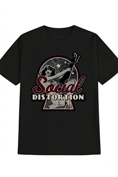 4Car تي شيرت رجالي بتصميم جرافيكي عتيق من Social Distortion - تصميم فني ريترو...