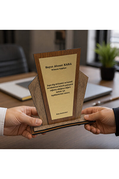 Kişiye Özel Ahşap Plaket – 16x19 cm, 3 mm MDF, Lazer Kesim, Masaüstü Teşekkür ve Başarı Plaketi