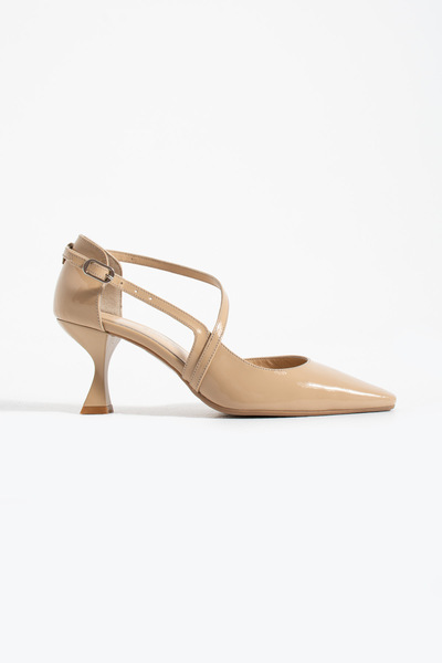 Siena Shoes حذاء نسائي من Savel مصنوع من الجلد الطبيعي بكعب وشريط مطاطي، لون ...