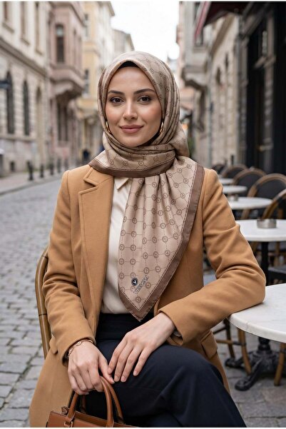 100% Twill Silk Monogram Patterned Beige Color 90x90 Scarf Sewing Type : Hand Sewing