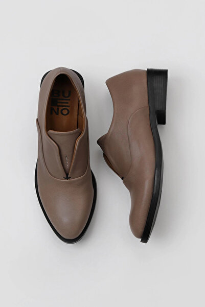 Bueno Shoes Сірі шкіряні жіночі туфлі на плоскій підошві 01wt2400