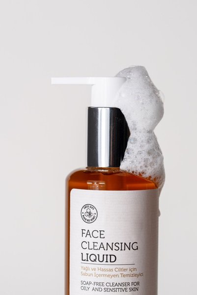 dionesse Natural Facial Cleansing Gel for Oily and Sensitive Skin - Swiss Alps Black Bee Honey