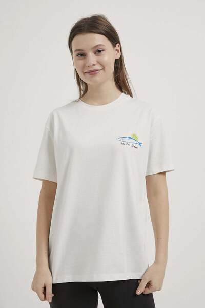 Arma Life ARMALIFE 10626 ΓΥΝΑΙΚΕΙΟ T-SHIRT ΜΕ ΣΤΑΜΠΑ ΨΑΡΙΑ ΚΑΙ ΓΙΑΚΑ ΜΕ ΚΟΥΜΠΩΜΑ