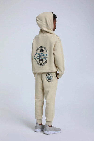 HAUSEkids مجموعة ملابس للأولاد من عمر 4 إلى 14 عامًا من Grand Street Exhibiti...