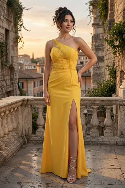 FaBe Fashion Tek Omuzlu Işlemeli -aplikli Yırtmaçlı Uzun Sarı Krep Abiye Elbi...