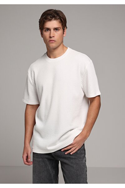 Colin's Comfort Fit Round Neck Plain Men's White Short Sleeve T-Shirt