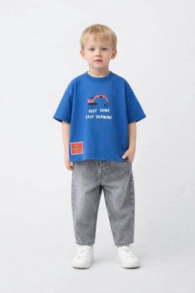 Erkek çocuk tshirt ve kot pantolon takım