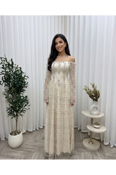 Diva style Elegant evening dress with embroidery