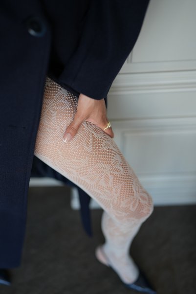MONVUER Levi̇e Women's Vanilla Color Flower-Patterned Fishnet Tights