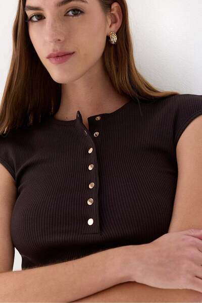 Lencie Buttoned Short Sleeve Blouse Brown