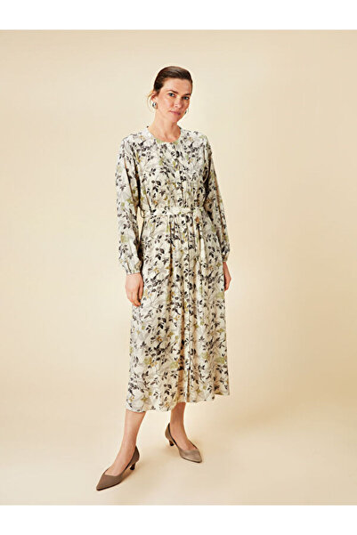 LC Waikiki Blumenkleid mit Rundhalsausschnitt