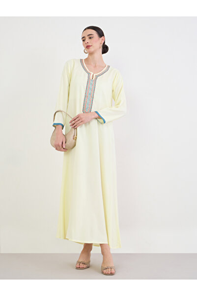 Amirah By Styli Cream Embroidered Notch-Neck Jalabiya