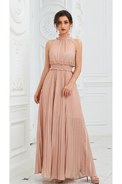 Independent Long Evening Dress with Pleated Design and Soft Touch