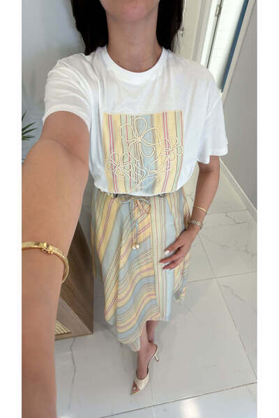 BİRCANÇİL Tuderns Ekru Önü Renkli Çiçek İşleme Detaylı Tişört