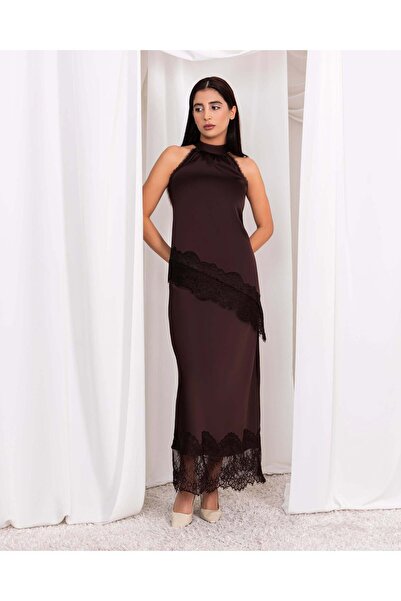 the desire wear بلوزة برباط عنق مائل وتصميم دانتيل مائل - بني شوكولاتة