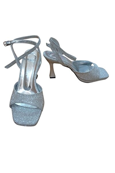 Acarbey Zenne with Heels