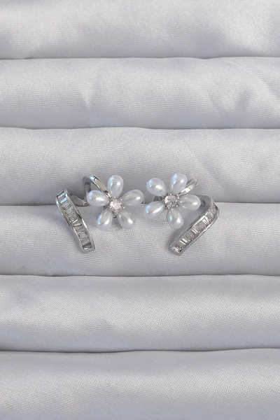Generic Brand Brass Silver Color Zircon Cubic Zirconia Curved Pearl Flower Ea...