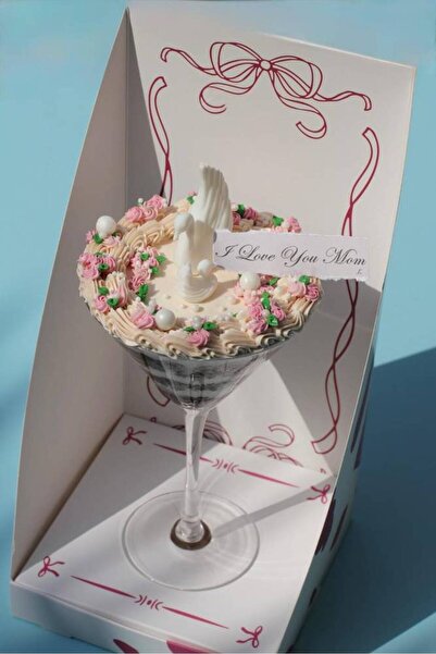 OEMS Maternal love Martini cake