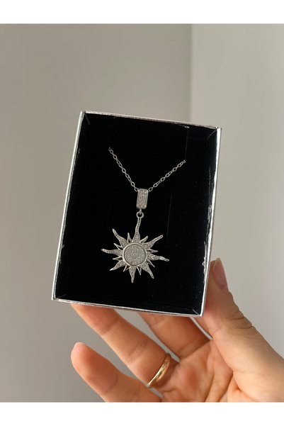 Rose and Light قلادة شمسية فضية اللون ساحرة