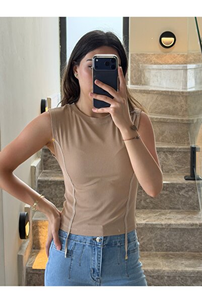 SUPER FASHION CLUB Women's Ribbed Metal Accessory Detailed Zero-Sleeve Blouse
