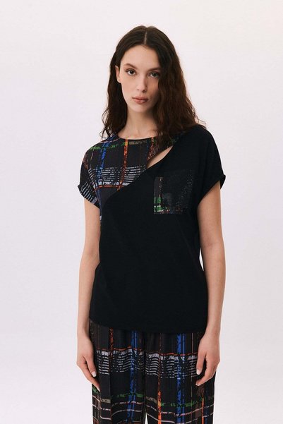 DAIDO Tricou cu guler larg și buzunar decorat cu pietre