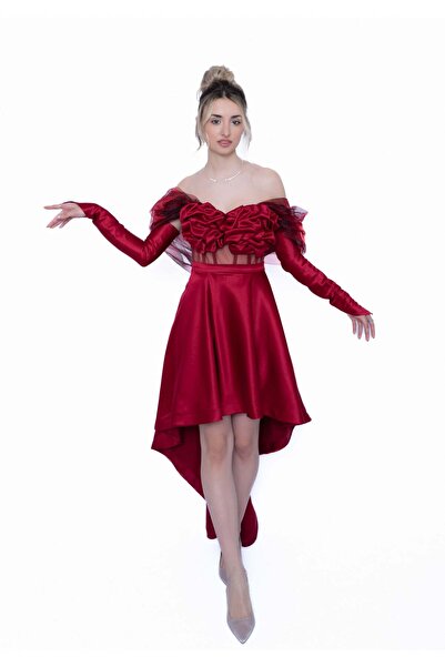 Lila Rochie completă cu accente bordo: Corset, fustă cu trenă, mănuși și voal